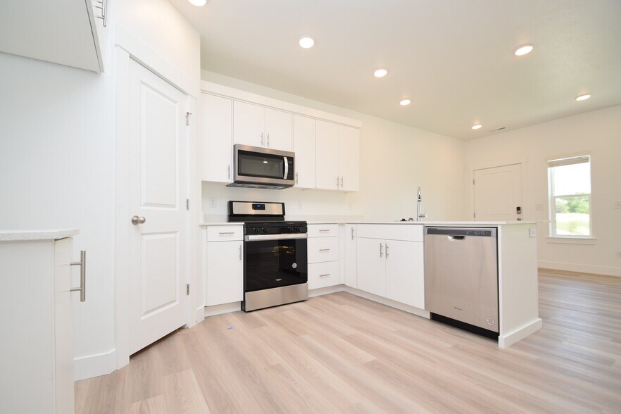 Building Photo - 1754 N 300 E