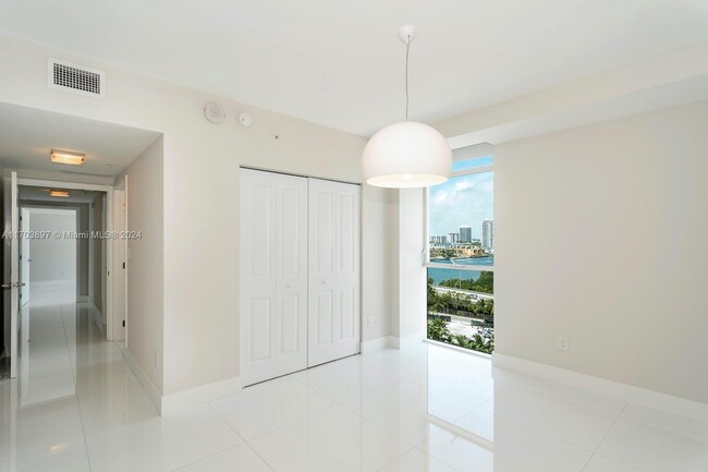 Building Photo - 400 Sunny Isles Blvd