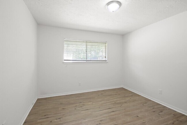 Building Photo - 24607 Green Moss Dr