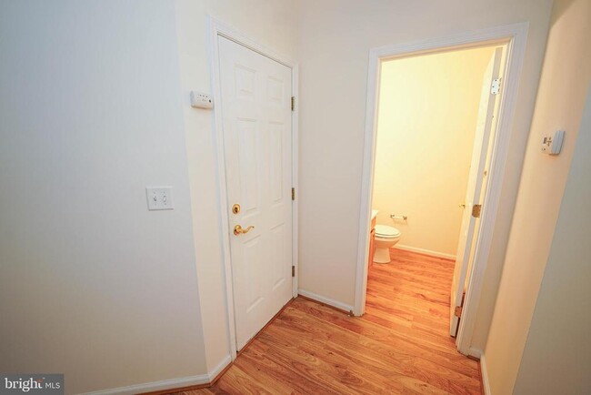 Building Photo - 420 Parkview Ct