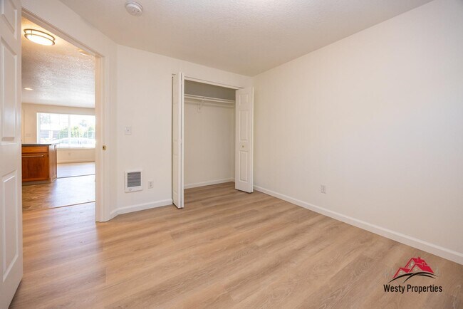 Building Photo - 1227 SE Boise St