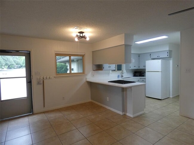 Building Photo - 2203 Western Trails Blvd