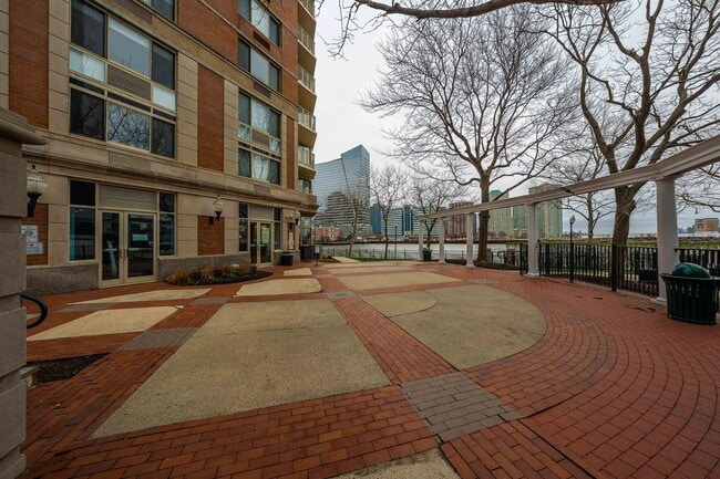 Building Photo - 20 2nd St