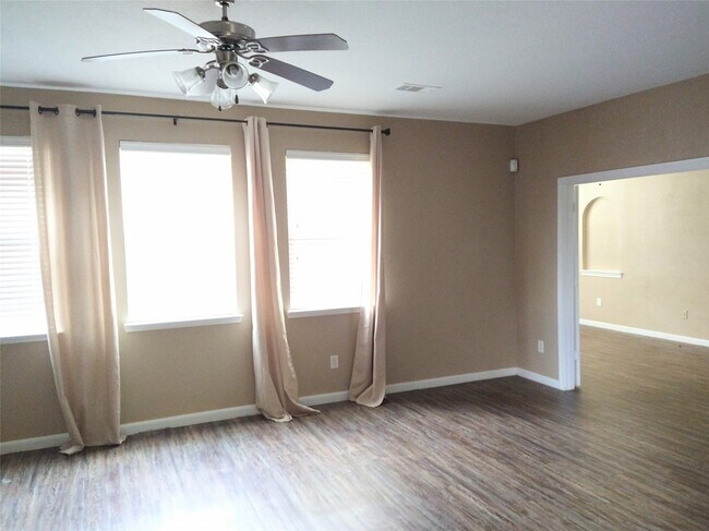 Building Photo - 2315 Thorn Berry Creek Ln