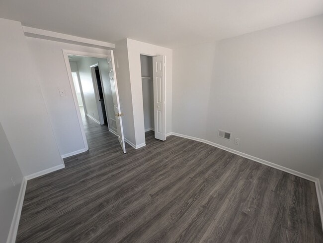 Building Photo - 2BR Townhome in Ashland Mews (Johns Hopkin...