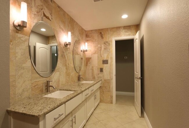 Building Photo - 2842 River Birch Dr