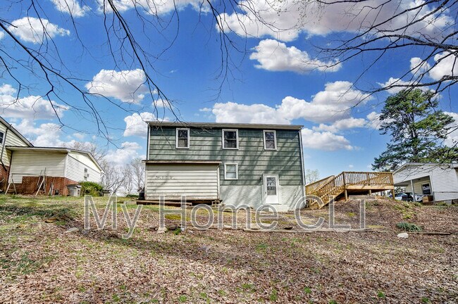 Building Photo - 717 Forest Dr