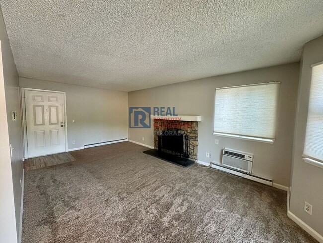 Building Photo - 17473 E Mansfield Ave