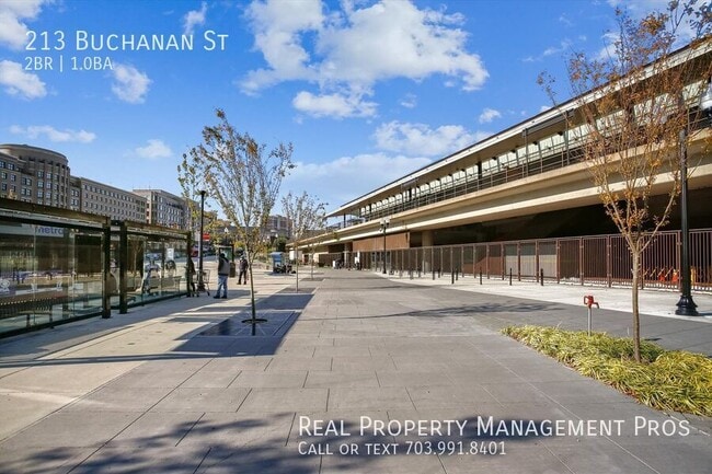 Building Photo - 213 Buchanan St