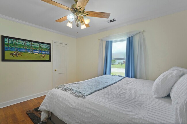 Building Photo - Charming Ardsley Park Bungalow Fully Furni...