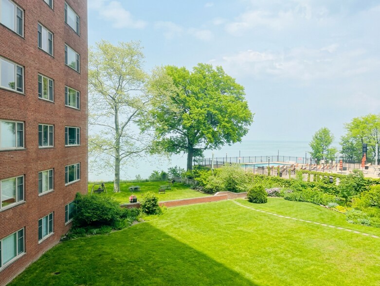 Building Photo - 11820 Edgewater Dr