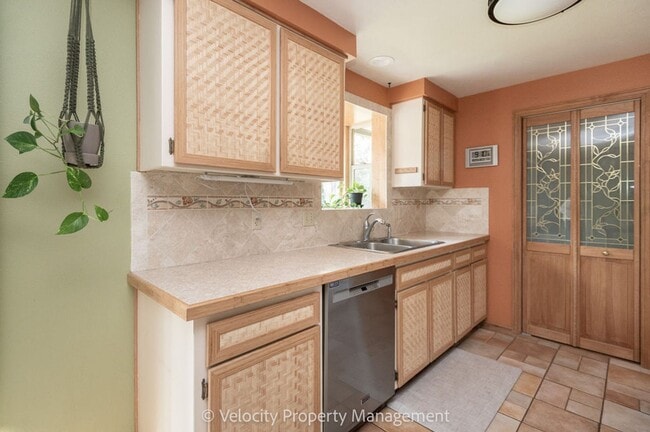 Building Photo - Beautiful home on a large half acre lot!