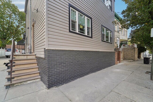 Building Photo - 6512 Smith Ave