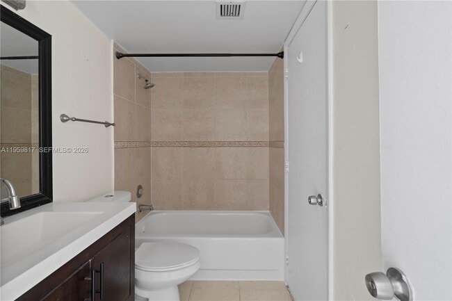 Building Photo - 4164 Inverrary Dr