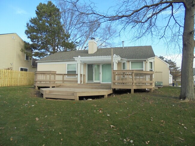 Building Photo - 1534 St Andrews Cir