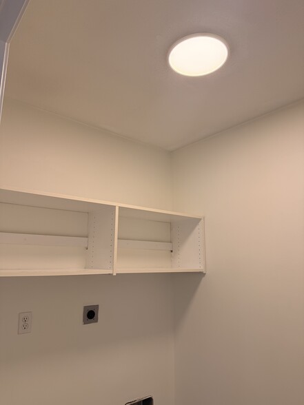 Building Photo - 9527 Acacia Psge