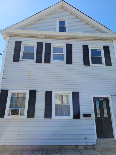exterior view - 402 E 18th St