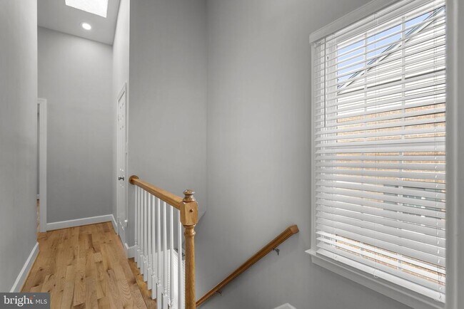Building Photo - 10 Loganwood Ct