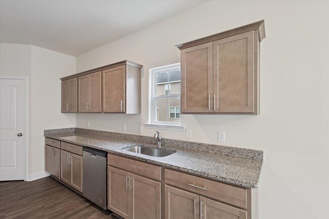 Building Photo - $500 RENT CREDIT | AVAILABLE NOW! (Small Pets Only)