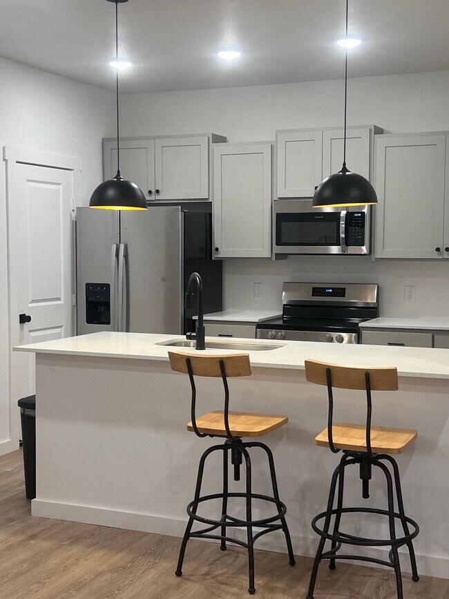 Building Photo - 5805 Virginia Ave