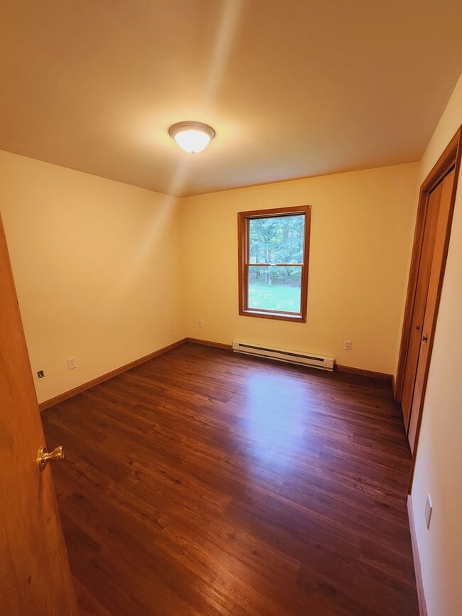 Building Photo - Wonderful 3 bedroom 2.5 bath home w/garage