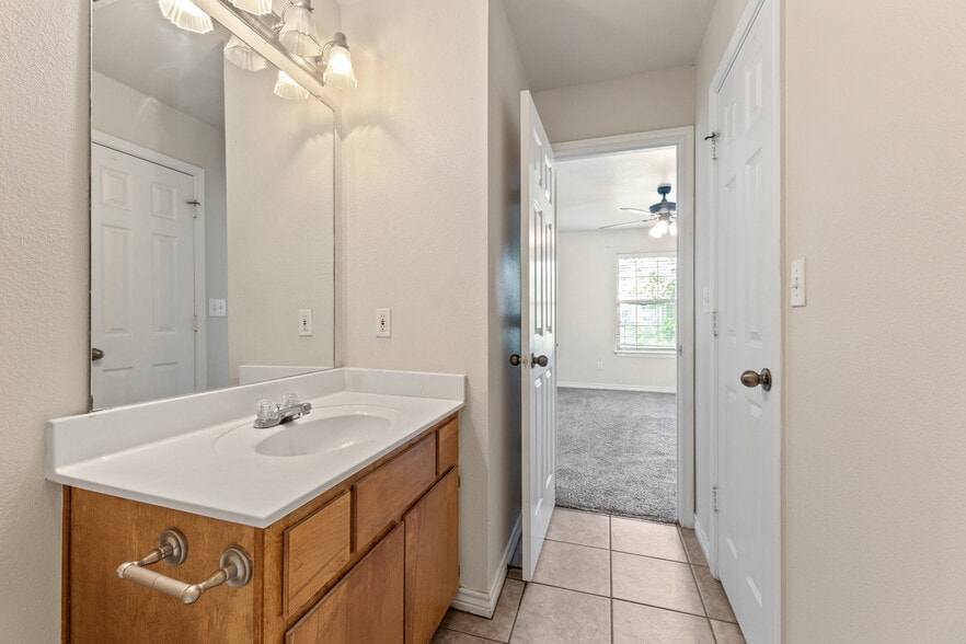 Building Photo - 100 Sendero Dr