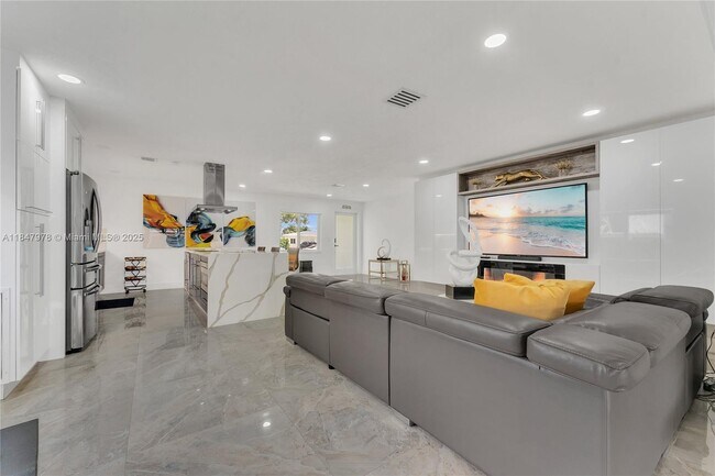 Building Photo - 9530 Jamaica Dr