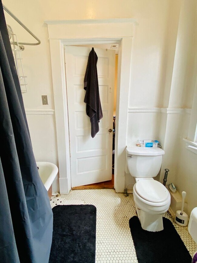 Building Photo - 117 N Robinson St