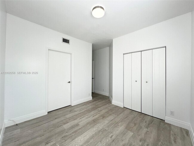 Building Photo - 1524 Coronado Rd