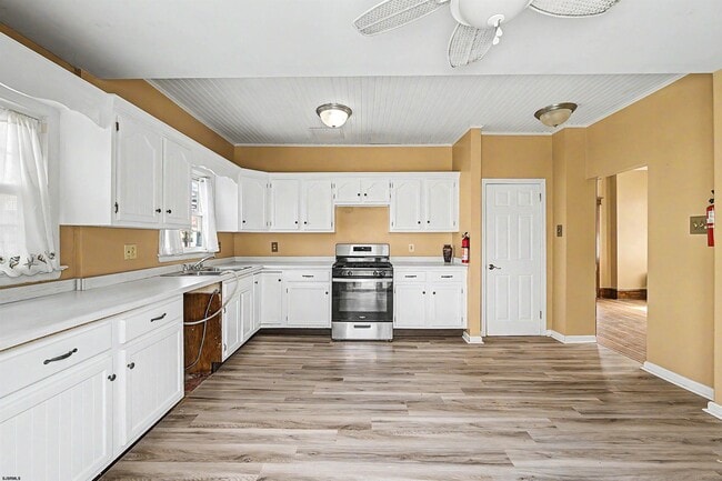 Building Photo - 615 Shore Rd