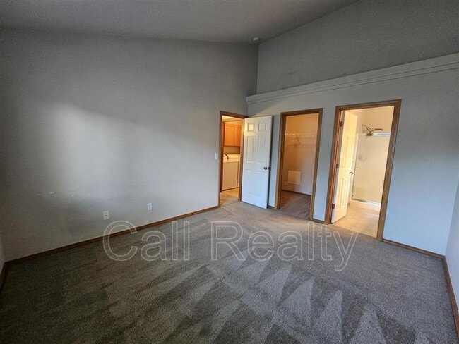 Building Photo - 1506 E Vanetta Ave