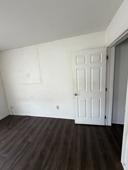 Building Photo - 807 S College Ave