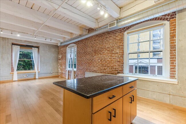 Building Photo - 416 NW 13th Ave