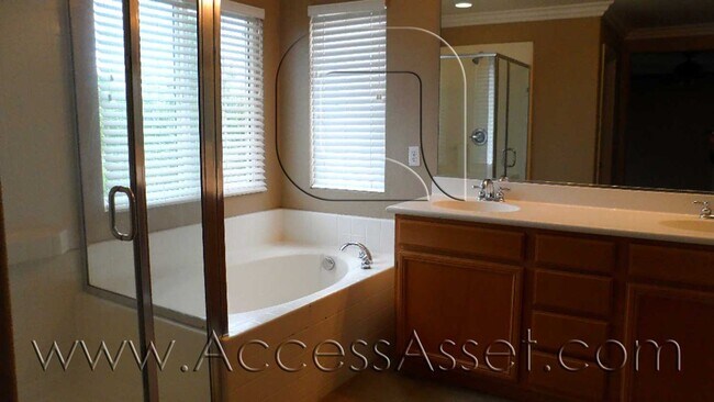Building Photo - Stunning 3 Bed/ 2.5Bath Beaumont Home!