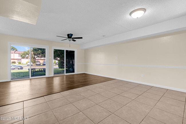 Building Photo - 10 Foxwood Ct
