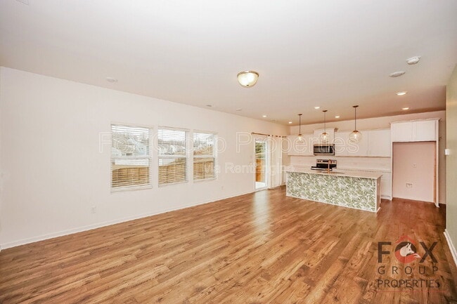 Building Photo - 144 Dyssa Lp