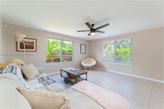 Building Photo - 510 SW 16th Ct