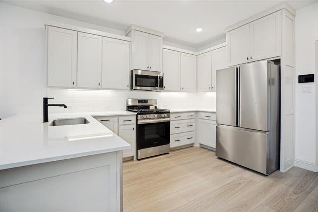 Building Photo - 420 Parkside Dr