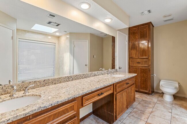 Building Photo - 3218 Freshmeadows Dr