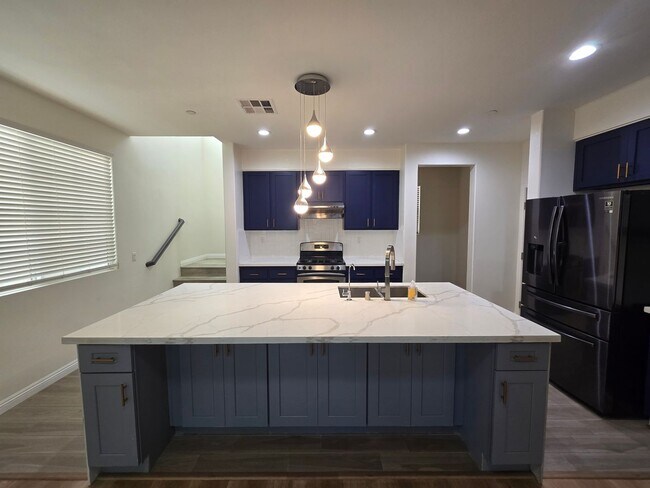 Building Photo - Open-Concept Living with Downstairs Bedroom & Enclosed Patio Retreat