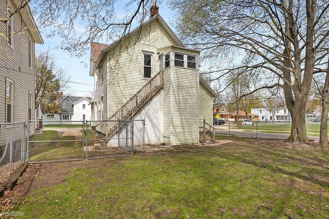 Building Photo - 2 br, 1 bath Apartment - 1002 Jackson St NW