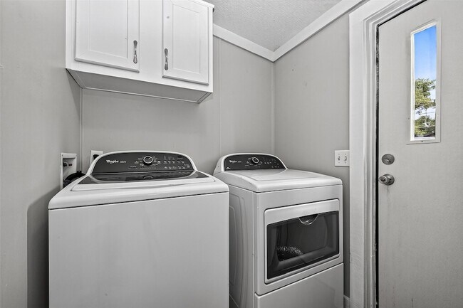 Building Photo - 2122 Koster Rd