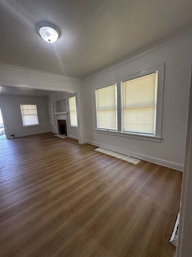 Building Photo - 3607 E 61st St