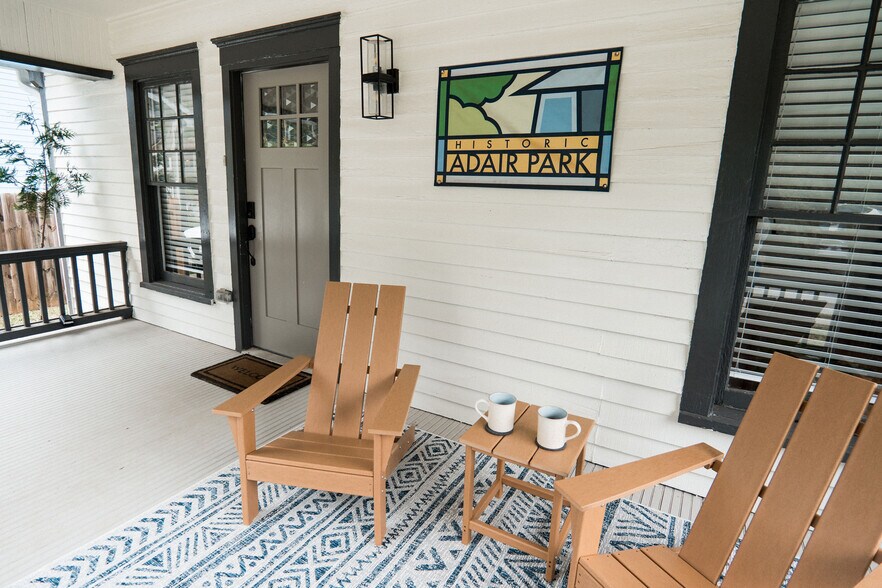 Building Photo - 733 Bonnie Brae Ave SW