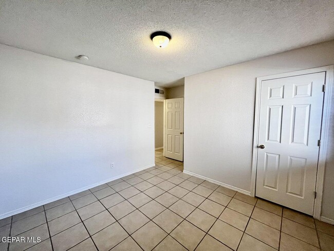 Building Photo - 12752 Tierra Salas Dr