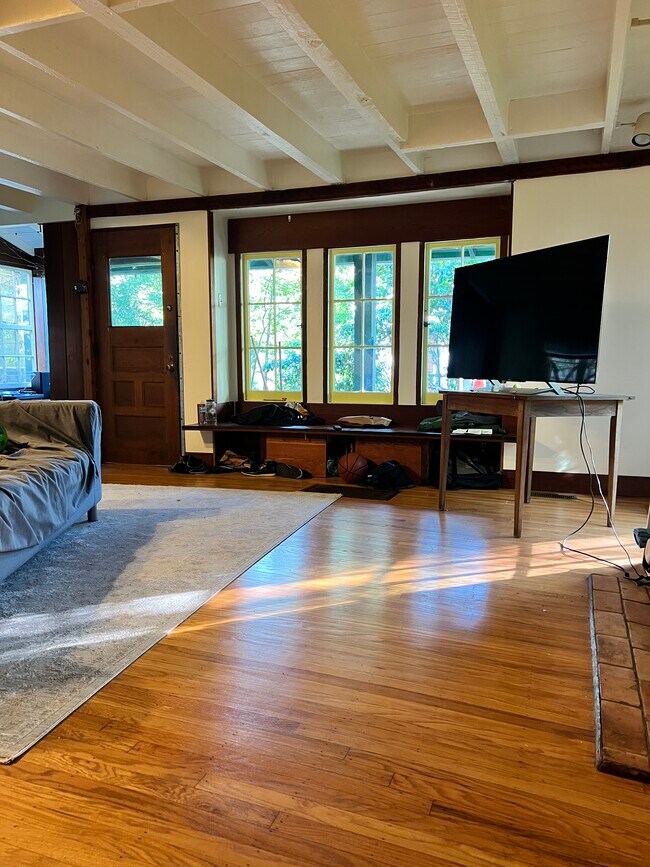 Building Photo - 1733 La Loma Ave