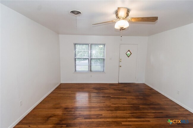 Building Photo - 304 Ridge St