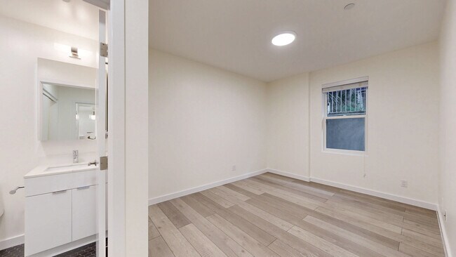 Building Photo - 756 Page St