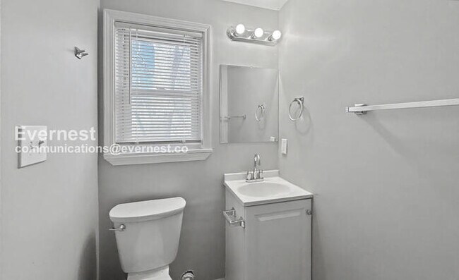 Building Photo - 3 Bed, 2 Bath Home with Fenced Yard / Pet-Friendly / Vouchers Accepted / Available Now!