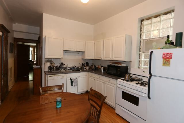 Building Photo - 1326 N Claremont Ave